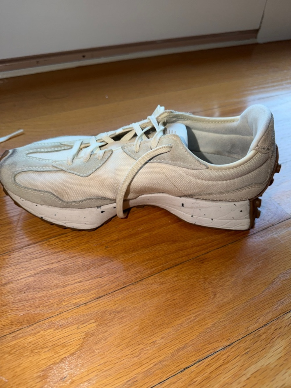 New Balance Cream Retro Runner Sneakers - Picture 4 of 6